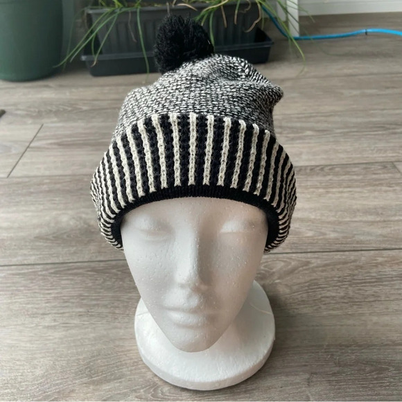 Vintage Country  by Parkhurst Made in Canada Cotton Blend Knitted Pom Pom Beanie - Picture 2 of 12